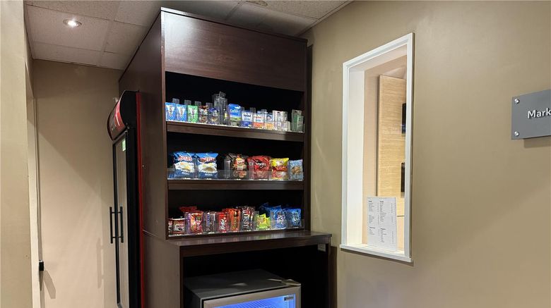 <b>SureStay by Best Western Marion Other</b>. Images powered by <a href="https://iceportal.shijigroup.com/" title="IcePortal" target="_blank">IcePortal</a>.
