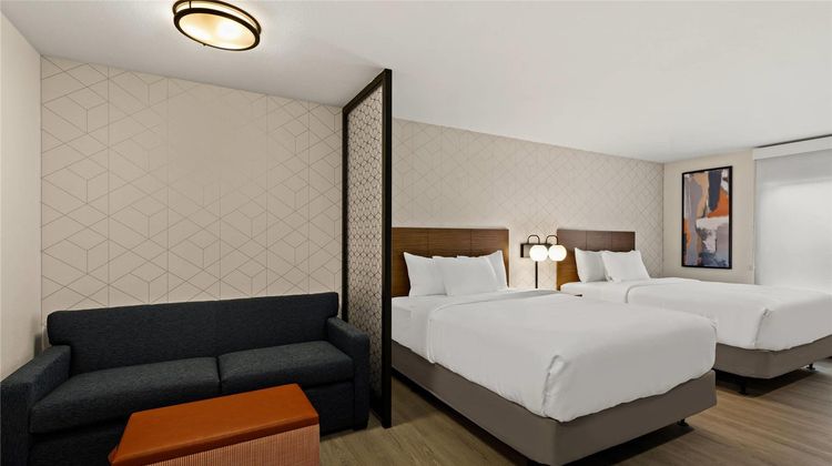 Everhome Suites Panama City Beach Suite