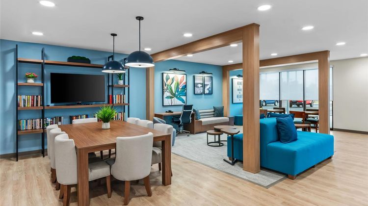 Everhome Suites Panama City Beach Lobby