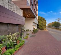 Lemon Tree Hotel Centre Point Exterior