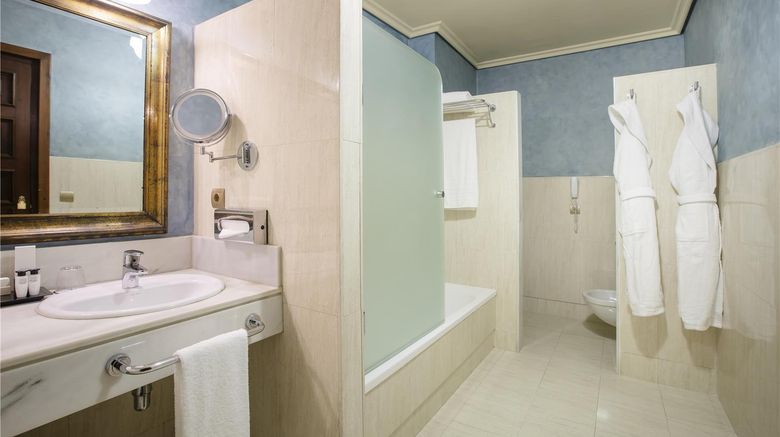 <b>Hotel Duques de Medinaceli Room</b>. Images powered by <a href="https://iceportal.shijigroup.com/" title="IcePortal" target="_blank">IcePortal</a>.