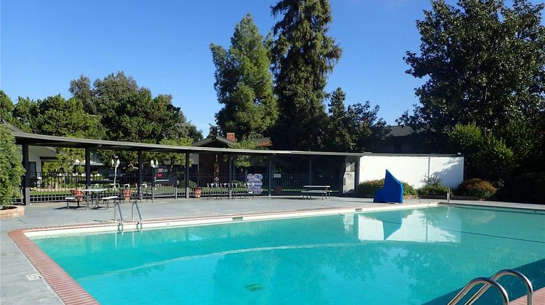 <b>Lamp Liter Inn Pool</b>. Images powered by <a href="https://iceportal.shijigroup.com/" title="IcePortal" target="_blank">IcePortal</a>.