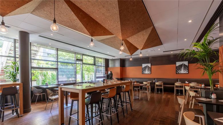 <b>DoubleTree by Hilton Paris Boulogne Restaurant</b>. Images powered by <a href="https://iceportal.shijigroup.com/" title="IcePortal" target="_blank">IcePortal</a>.