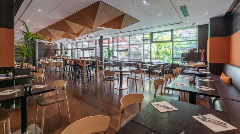 <b>DoubleTree by Hilton Paris Boulogne Restaurant</b>. Images powered by <a href="https://iceportal.shijigroup.com/" title="IcePortal" target="_blank">IcePortal</a>.