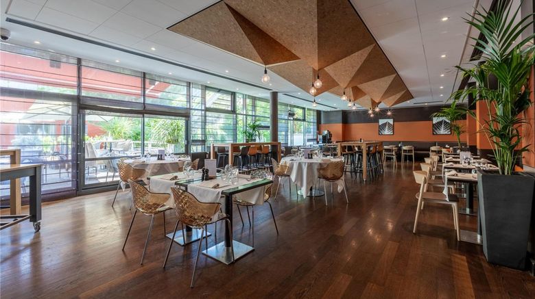 <b>DoubleTree by Hilton Paris Boulogne Restaurant</b>. Images powered by <a href="https://iceportal.shijigroup.com/" title="IcePortal" target="_blank">IcePortal</a>.
