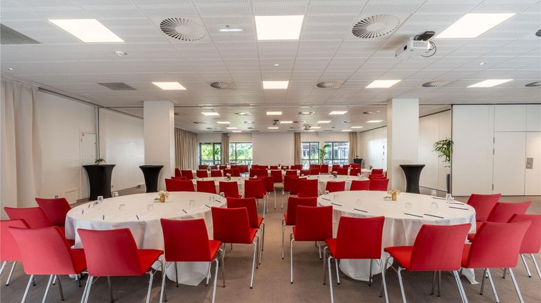 <b>DoubleTree by Hilton Paris Boulogne Meeting</b>. Images powered by <a href="https://iceportal.shijigroup.com/" title="IcePortal" target="_blank">IcePortal</a>.