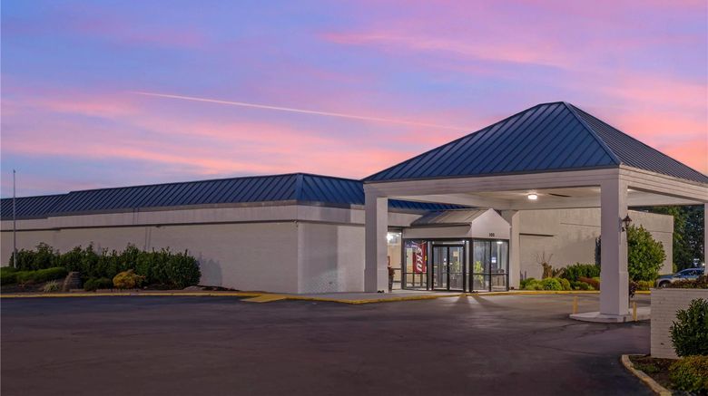 <b>Baymont by Wyndham Richmond KY Exterior</b>. Images powered by <a href="https://iceportal.shijigroup.com/" title="IcePortal" target="_blank">IcePortal</a>.