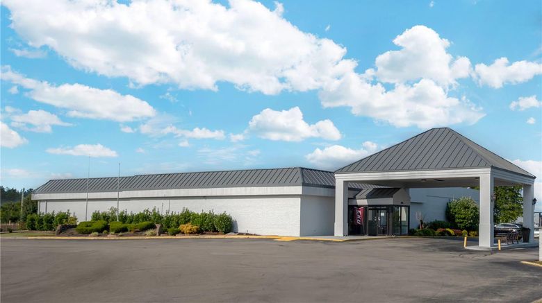 <b>Baymont by Wyndham Richmond KY Exterior</b>. Images powered by <a href="https://iceportal.shijigroup.com/" title="IcePortal" target="_blank">IcePortal</a>.