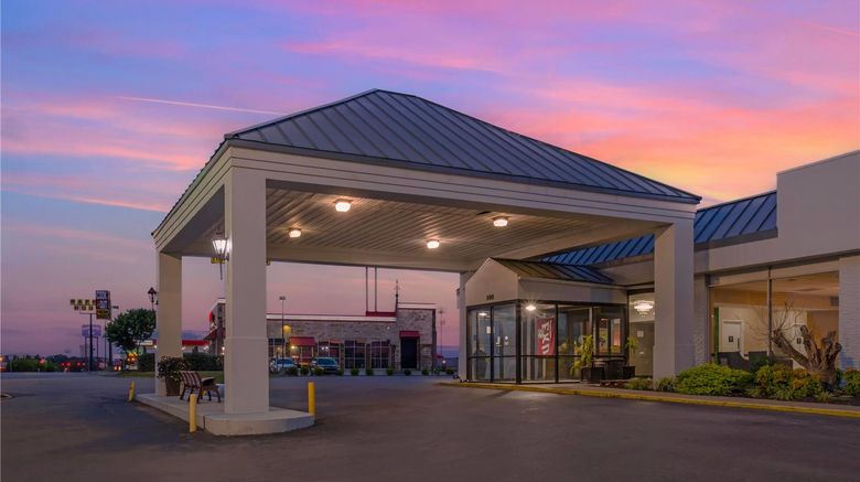 <b>Baymont by Wyndham Richmond KY Exterior</b>. Images powered by <a href="https://iceportal.shijigroup.com/" title="IcePortal" target="_blank">IcePortal</a>.