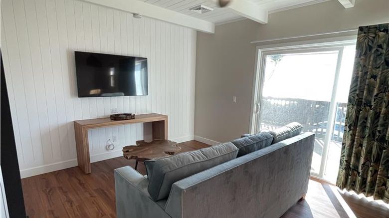 <b>Kohea Kai Hotel Maui Suite</b>. Images powered by <a href="https://iceportal.shijigroup.com/" title="IcePortal" target="_blank">IcePortal</a>.