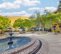 Hilton Vacation Club Lodge Alley Inn Exterior