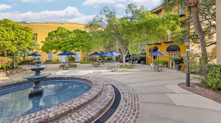 Hilton Vacation Club Lodge Alley Inn Exterior