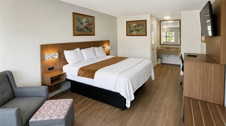 Seven Oaks Inn Jasper Room. Images powered by <a href="https://iceportal.shijigroup.com" target="_blank" rel="noopener">Ice Portal</a>.