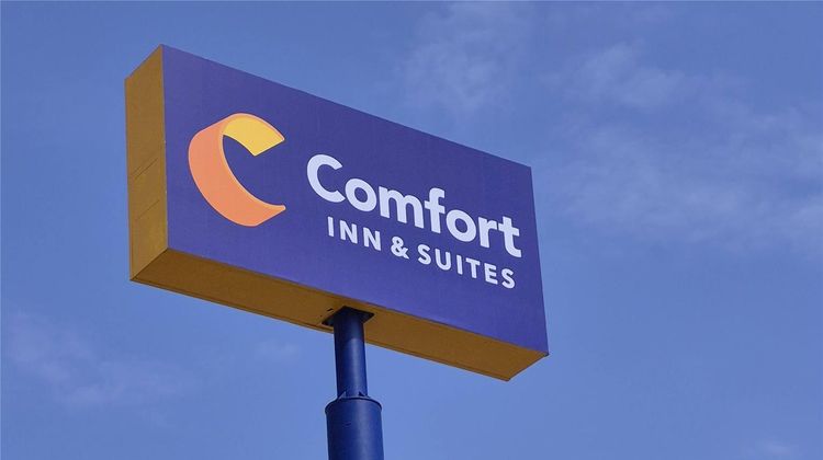 Comfort Inn & Suites Miami Route 66 Exterior