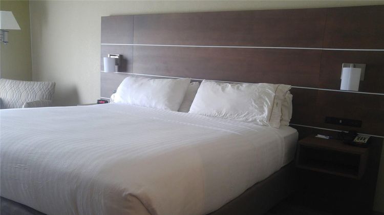 Comfort Inn & Suites Miami Route 66 Room