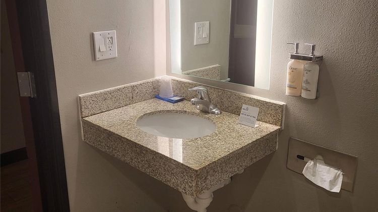 Comfort Inn & Suites Miami Route 66 Room