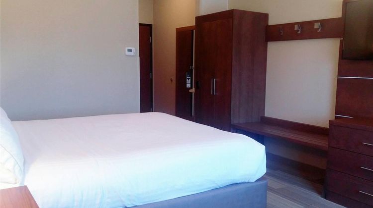 Comfort Inn & Suites Miami Route 66 Room