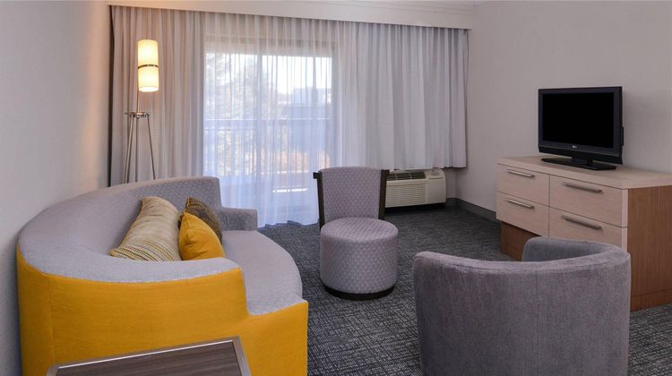 Country Inn & Suites Brown Deer Suite