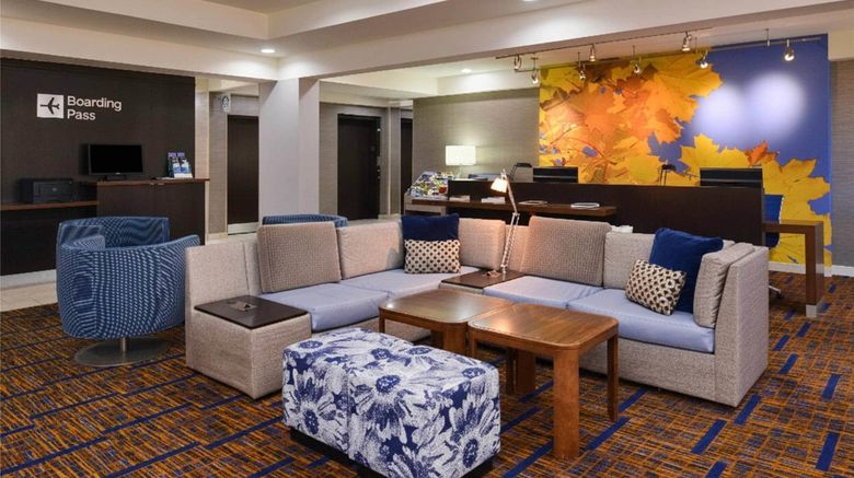 <b>Country Inn & Suites Brown Deer Lobby</b>. Images powered by <a href="https://iceportal.shijigroup.com/" title="IcePortal" target="_blank">IcePortal</a>.
