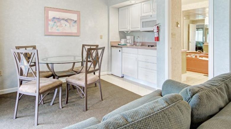 <b>Pocono Mountain Villas Room</b>. Images powered by <a href="https://iceportal.shijigroup.com/" title="IcePortal" target="_blank">IcePortal</a>.
