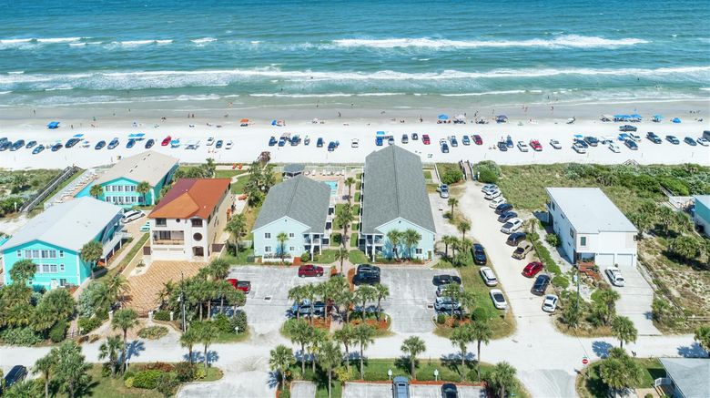 <b>New Smyrna Waves Exterior</b>. Images powered by <a href="https://iceportal.shijigroup.com/" title="IcePortal" target="_blank">IcePortal</a>.