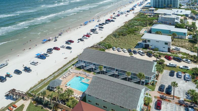 <b>New Smyrna Waves Exterior</b>. Images powered by <a href="https://iceportal.shijigroup.com/" title="IcePortal" target="_blank">IcePortal</a>.