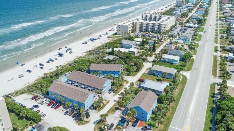 <b>New Smyrna Waves Exterior</b>. Images powered by <a href="https://iceportal.shijigroup.com/" title="IcePortal" target="_blank">IcePortal</a>.
