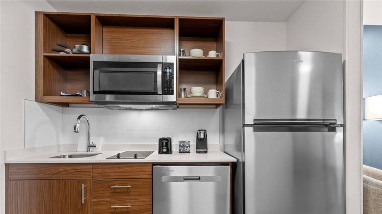 Everhome Suites Wichita Northeast Suite