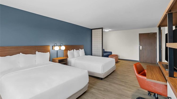Everhome Suites Wichita Northeast Suite