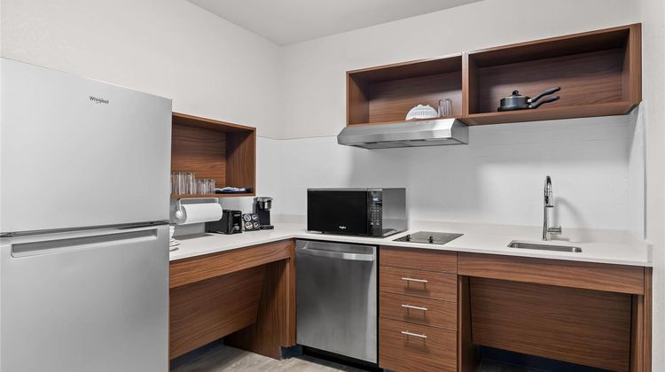Everhome Suites Wichita Northeast Suite