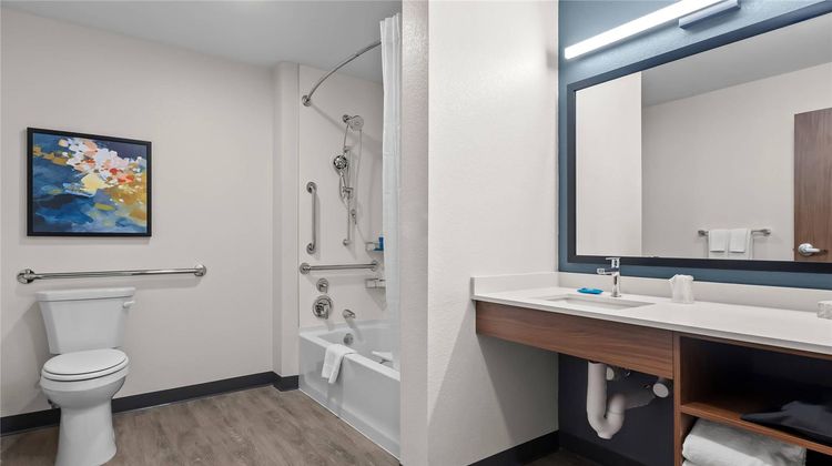 Everhome Suites Wichita Northeast Room