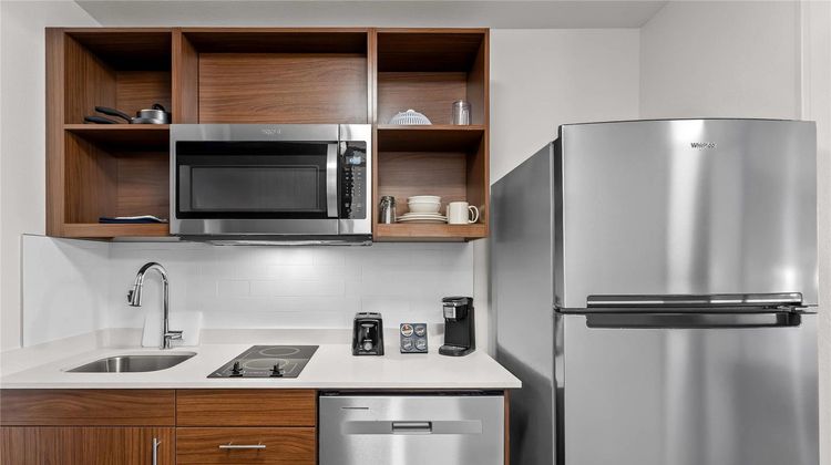 Everhome Suites Wichita Northeast Suite