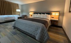 Bearcat Inn & Suites