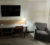 Bearcat Inn & Suites Room