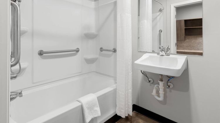 Woodspring Suites Atlanta Airport Room
