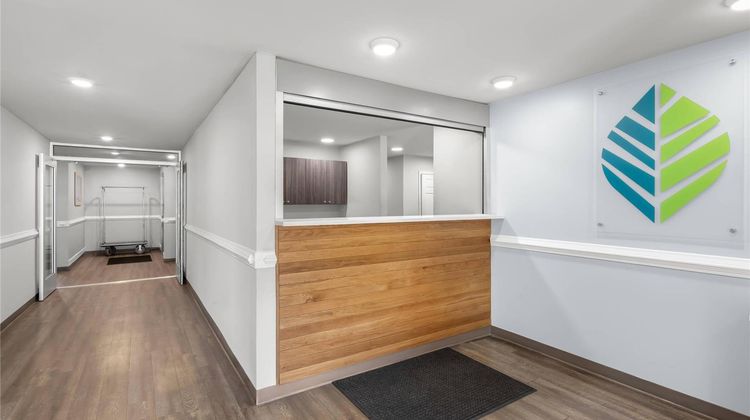 Woodspring Suites Atlanta Airport Lobby