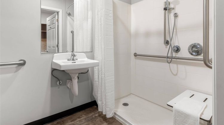 Woodspring Suites Atlanta Airport Room