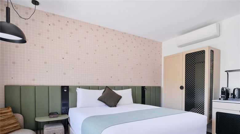 <b>Novotel St Kilda Room</b>. Images powered by <a href="https://iceportal.shijigroup.com/" title="IcePortal" target="_blank">IcePortal</a>.