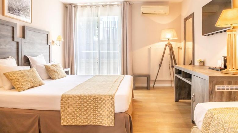 <b>Hotel le Concorde Room</b>. Images powered by <a href="https://iceportal.shijigroup.com/" title="IcePortal" target="_blank">IcePortal</a>.