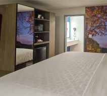 Days Inn Meridian Room