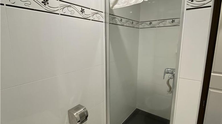 <b>Trinity Hotel Room</b>. Images powered by <a href="https://iceportal.shijigroup.com/" title="IcePortal" target="_blank">IcePortal</a>.