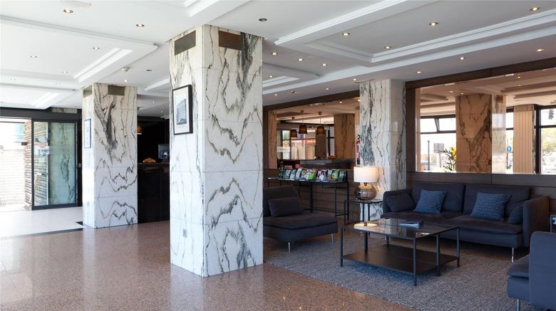 <b>Principe de Asturias Hotel Lobby</b>. Images powered by <a href="https://iceportal.shijigroup.com/" title="IcePortal" target="_blank">IcePortal</a>.
