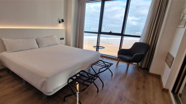 <b>Principe de Asturias Hotel Room</b>. Images powered by <a href="https://iceportal.shijigroup.com/" title="IcePortal" target="_blank">IcePortal</a>.