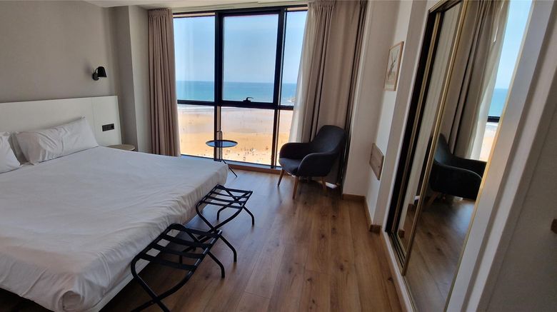 <b>Principe de Asturias Hotel Room</b>. Images powered by <a href="https://iceportal.shijigroup.com/" title="IcePortal" target="_blank">IcePortal</a>.