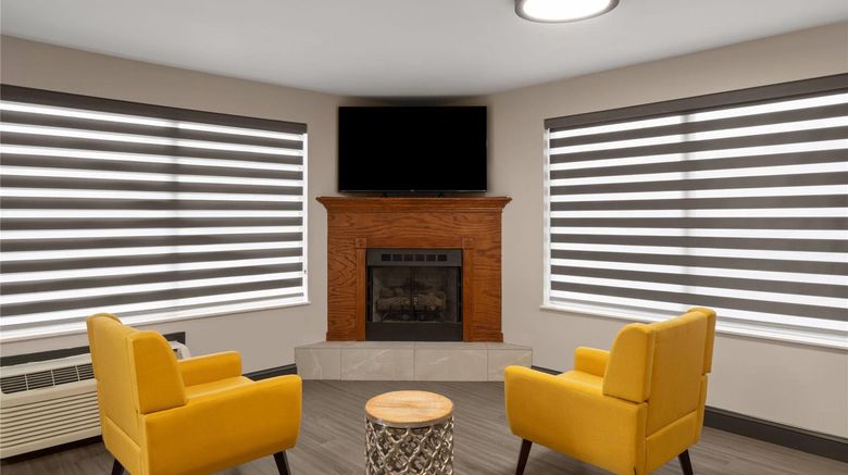 <b>Super 8 Chattanooga Hamilton Place Lobby</b>. Images powered by <a href="https://iceportal.shijigroup.com/" title="IcePortal" target="_blank">IcePortal</a>.