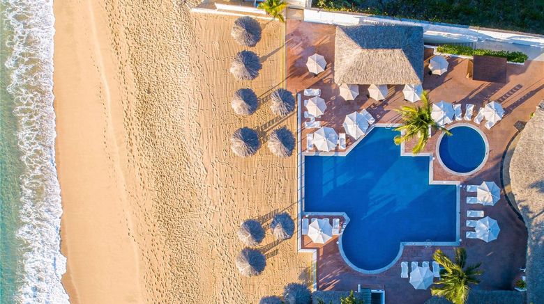 <b>Park Royal Huatulco Pool</b>. Images powered by <a href="https://iceportal.shijigroup.com/" title="IcePortal" target="_blank">IcePortal</a>.