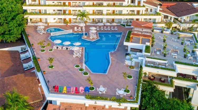 Park Royal Huatulco Pool