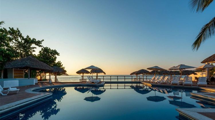Park Royal Huatulco Pool