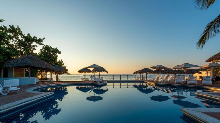 Park Royal Huatulco Pool