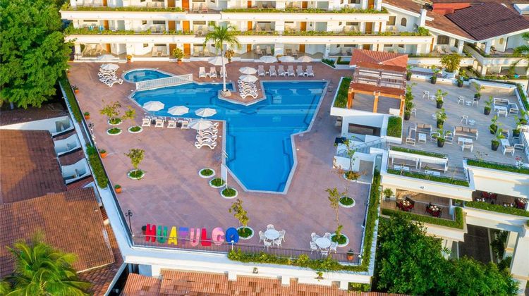 Park Royal Huatulco Pool